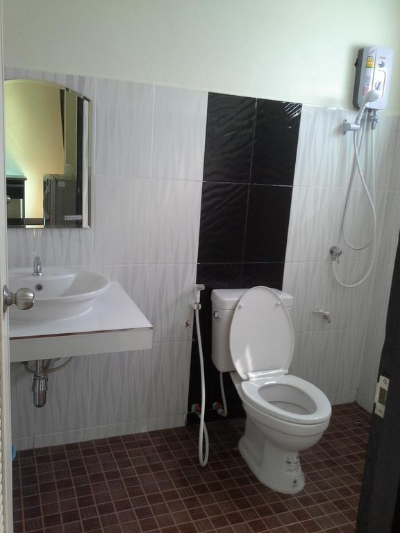 Bansappoori Aparthotel Lamphun Bagian luar foto